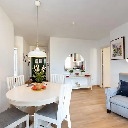 Vb Fantastic 3bdr Duplex With Large Terrace *